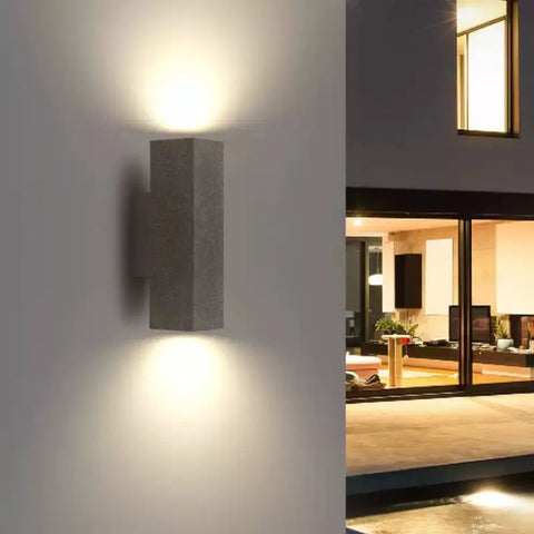 Lampa elewacyjna Taro | Oświetlenie zewnętrzne nowoczesne | Cement i akryl