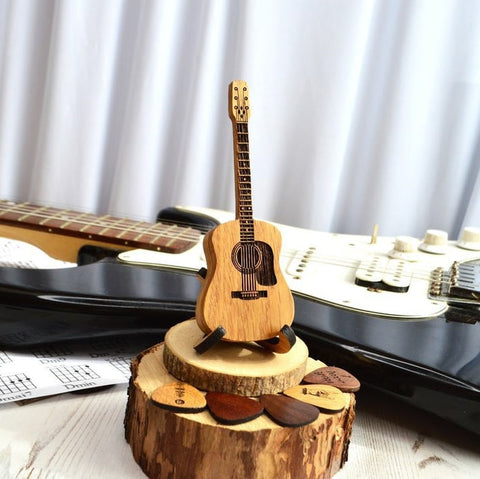 Pudełko na Kostki Gitara | Organizer Muzyczny | Ręcznie Grawerowane Drewno Dębowe