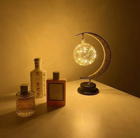 Lampa Enchanted Lunar | Lampka Dekoracyjna LED | Szklana Kula w Księżycu