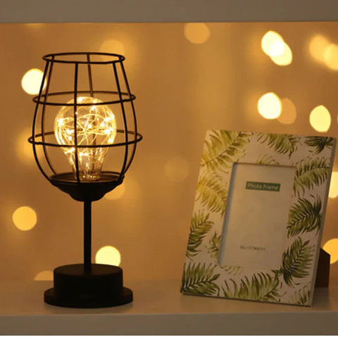 Lampa stołowa Verta | Dekoracyjne oświetlenie do salonu | Metalowa konstrukcja z żarówką LED