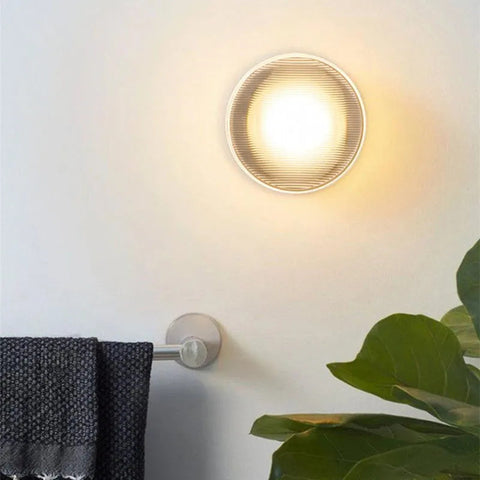 Lampa ścienna Nilo | Nowoczesne oświetlenie punktowe | Metal z wykończeniem złotym