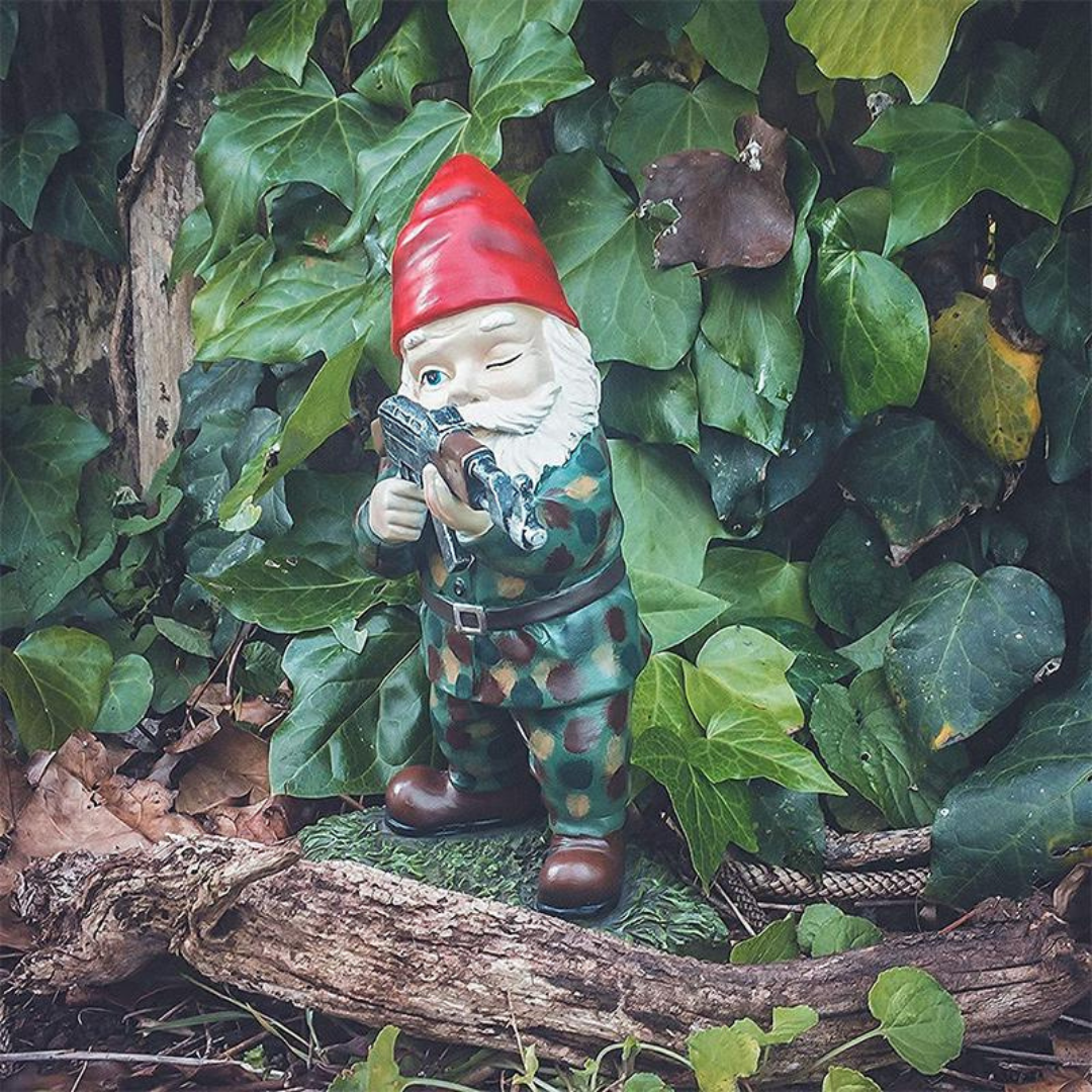 Figurka Ogrodowa Strzelec | Dekoracja Ogrodowa Z Humorem | Żywica Odporna na Warunki