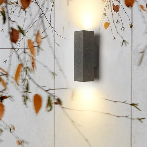 Lampa elewacyjna Taro | Oświetlenie zewnętrzne nowoczesne | Cement i akryl