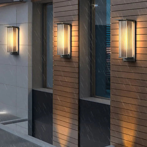 Lampa elewacyjna Arin | Nowoczesne oświetlenie zewnętrzne | Metal i akryl