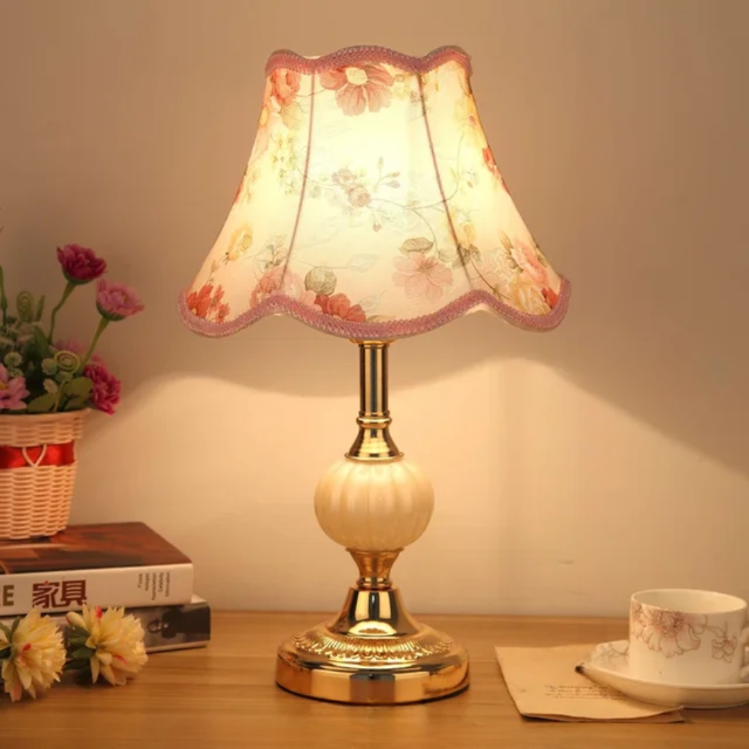 Aurelia | Lampka Stołowa Vintage | Złoty Stelaż i Kwiatowy Abażur