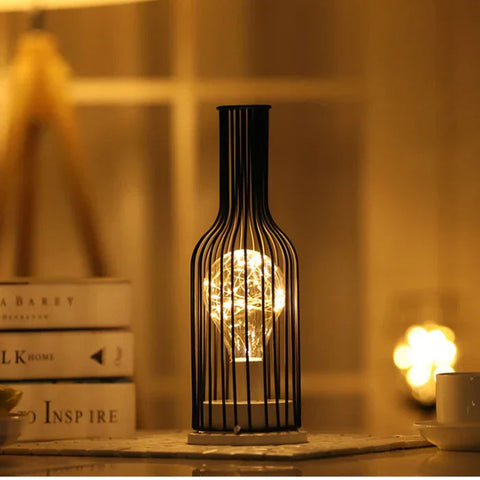 Lampa stołowa Verta | Dekoracyjne oświetlenie do salonu | Metalowa konstrukcja z żarówką LED