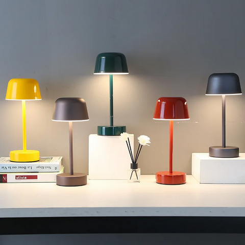 Lampka Prisma Lumo | Lampka Stolikowa LED | Metalowy Korpus i Ładowanie USB