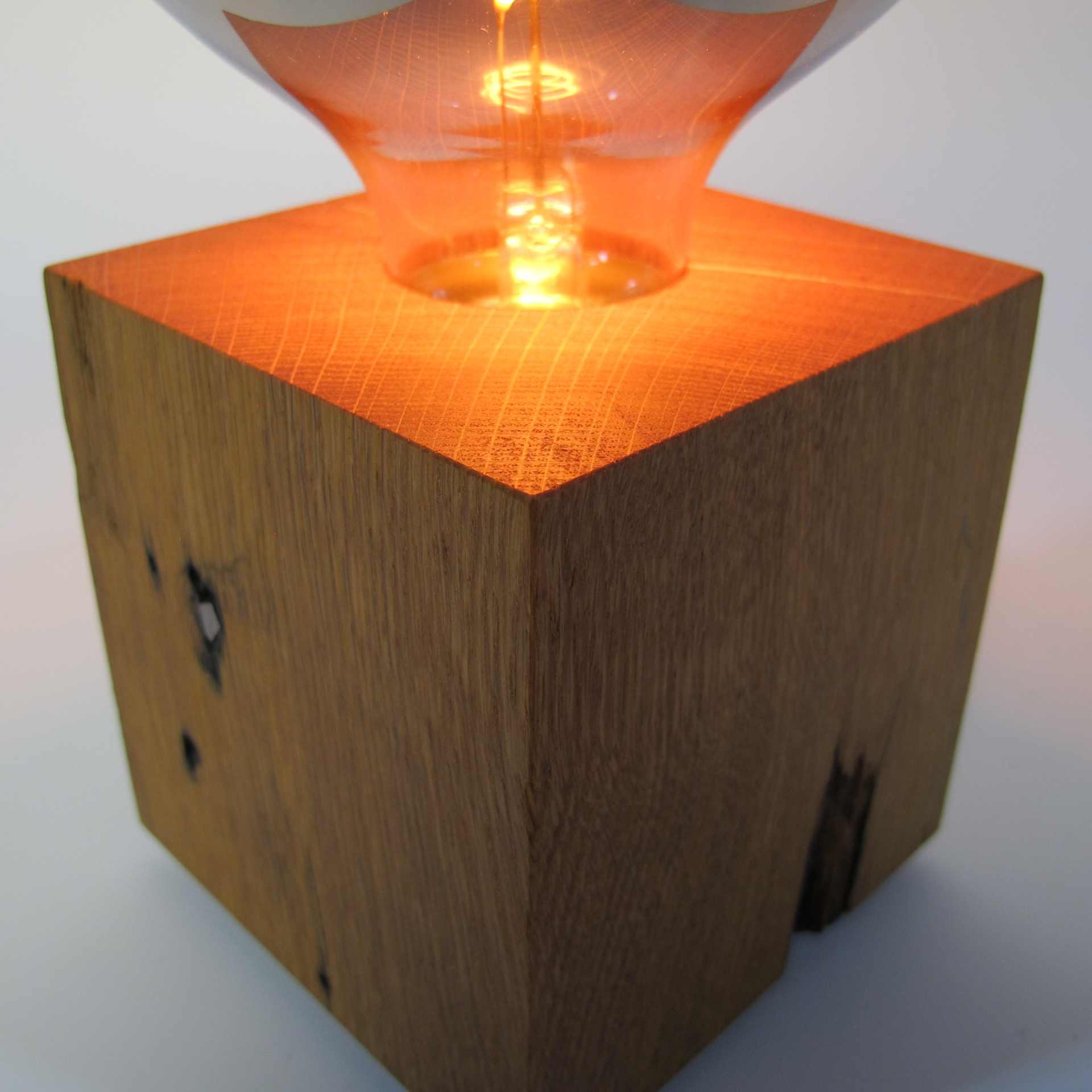 Lampa Stołowa z Dębu Skumra | Skandynawska Lampa z Drewna | LED z Regulacją Jasności