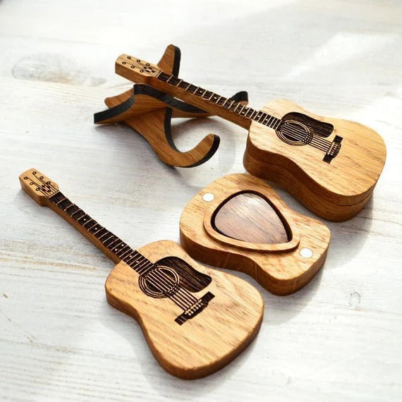 Pudełko na Kostki Gitara | Organizer Muzyczny | Ręcznie Grawerowane Drewno Dębowe