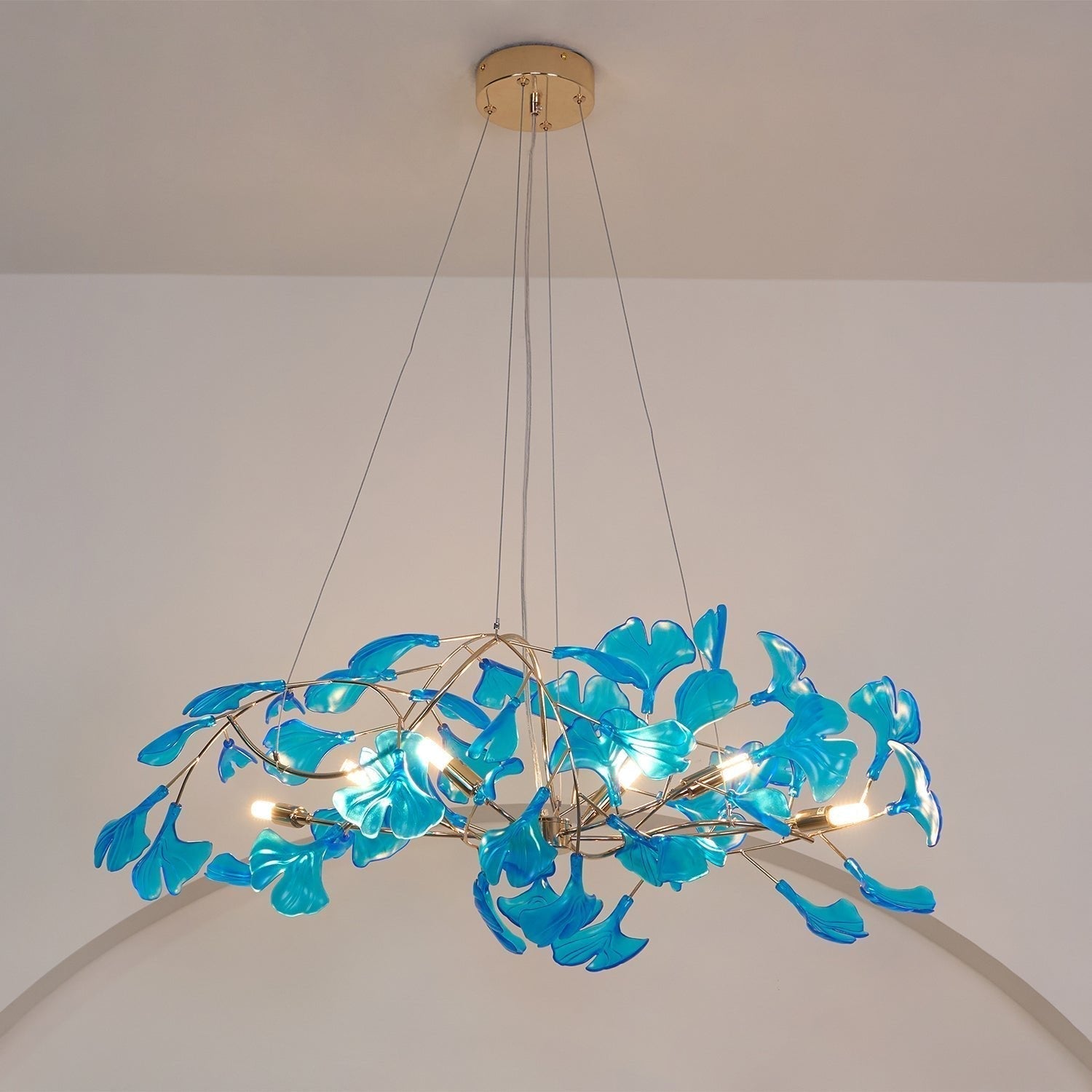 Żyrandol Ginka | Lampa wisząca dekoracyjna | Akrylowe liście i metal