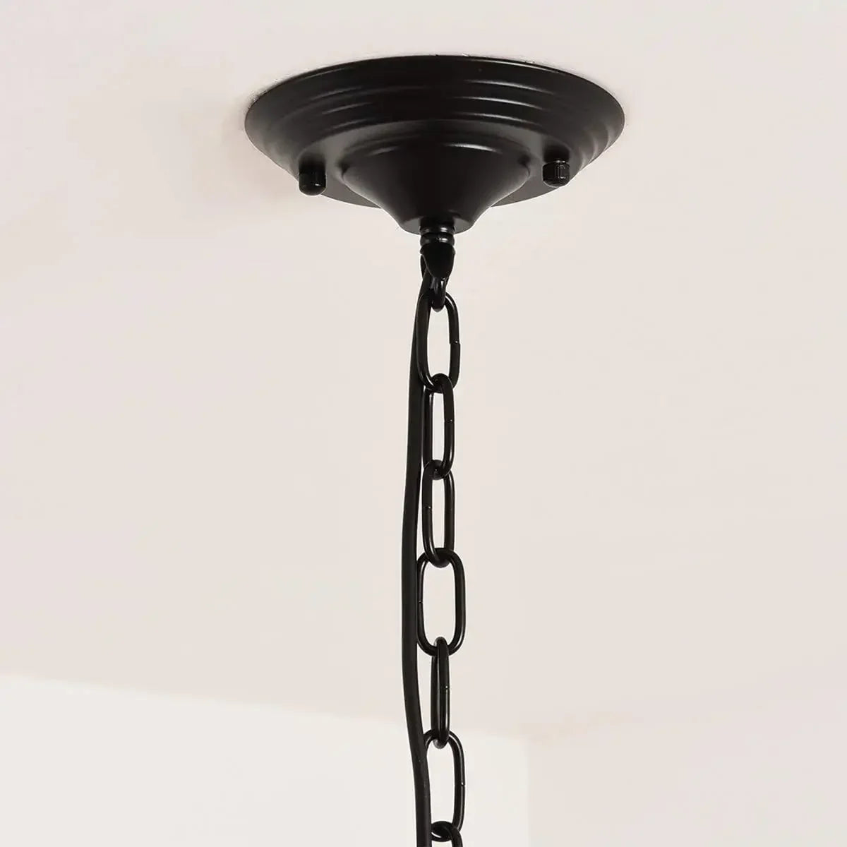 Żyrandol Noira | Klasyczna Lampa Wisząca | Czarny Metal z 7 Ramionami