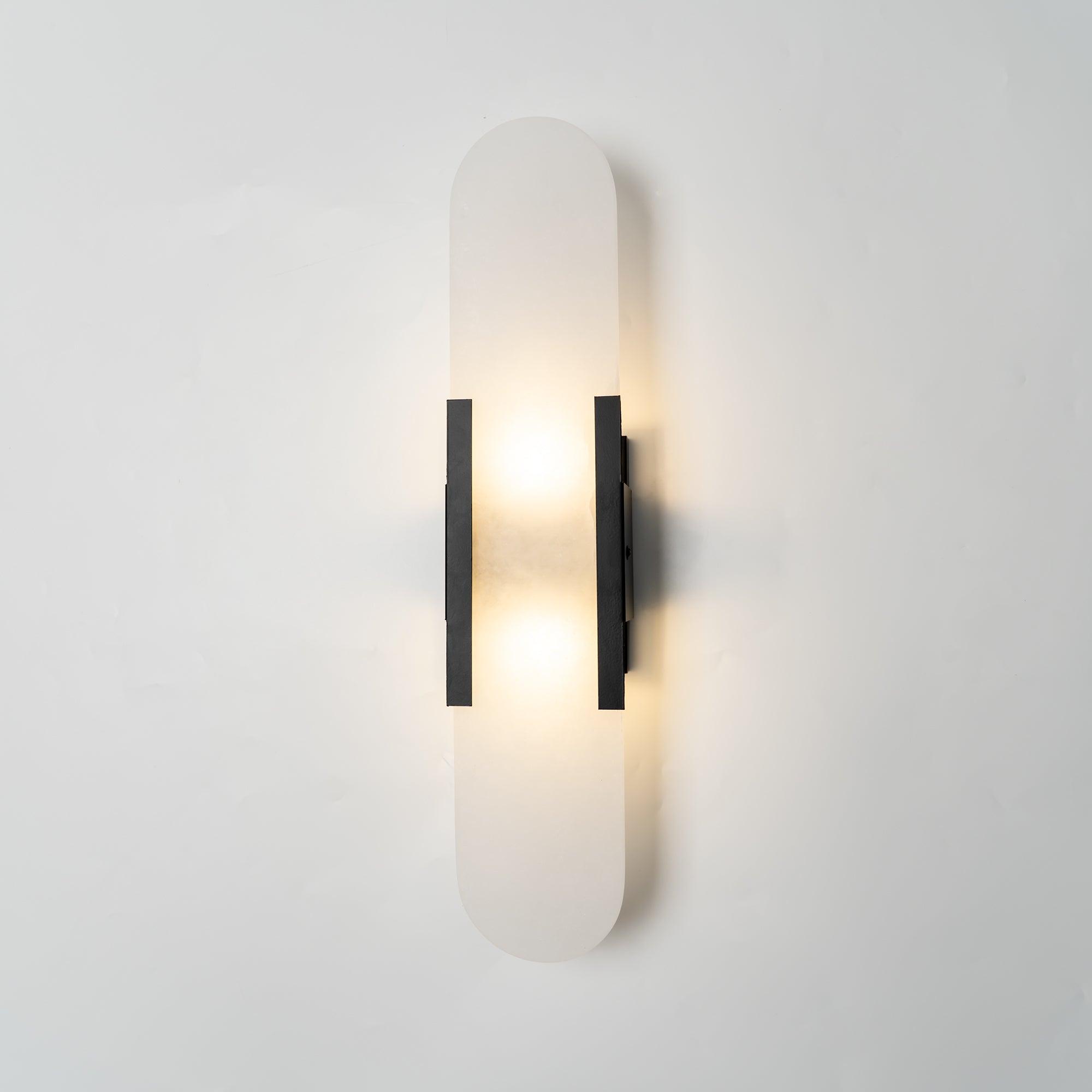 Kinkiet Livo | Lampa ścienna z alabastru | Nowoczesna forma wertykalna