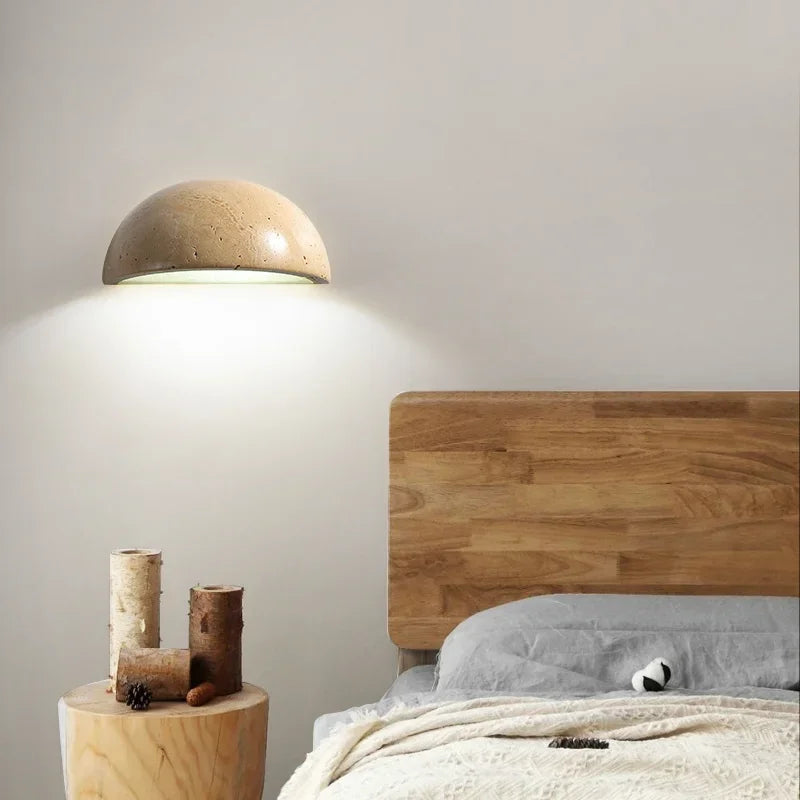 Lampa Petra | Kinkiet dekoracyjny LED | Półokrągła oprawa z efektem kamienia