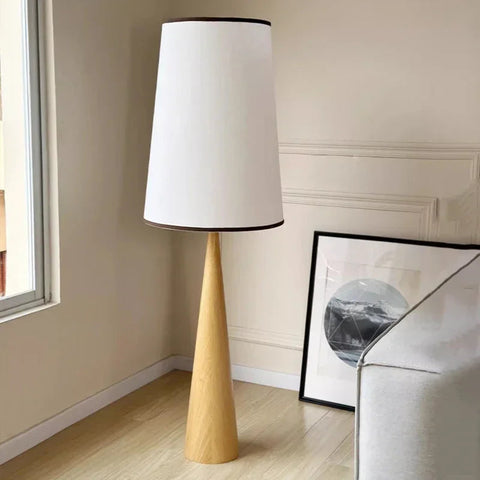 Lampa Ardea | Lampa podłogowa nowoczesna | Stożkowa podstawa drewniana z kloszem tekstylnym