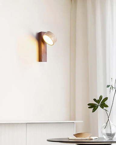 Lampa ścienna Riva | Dekoracyjne oświetlenie wewnętrzne | Travertyn i drewno orzechowe