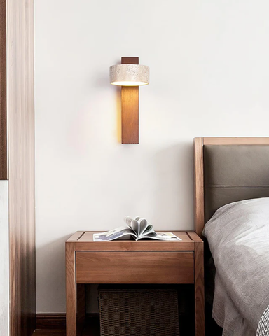 Lampa ścienna Riva | Dekoracyjne oświetlenie wewnętrzne | Travertyn i drewno orzechowe