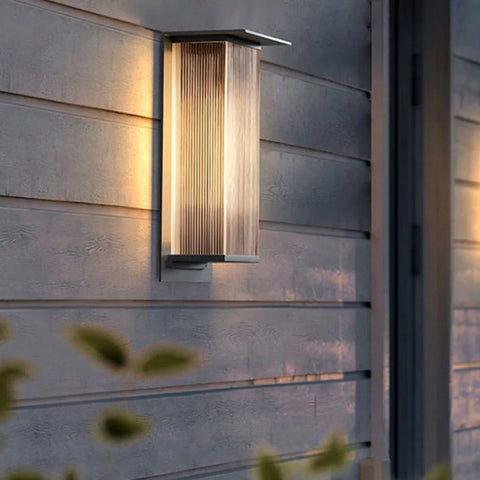 Lampa elewacyjna Arin | Nowoczesne oświetlenie zewnętrzne | Metal i akryl
