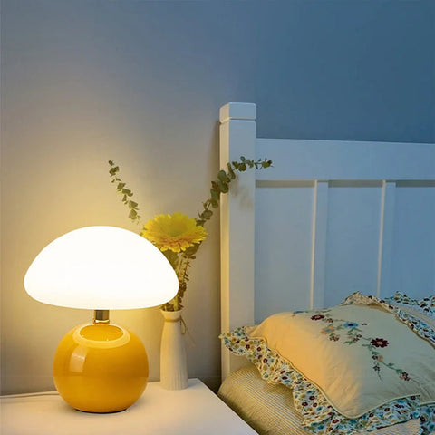 Lampka Creama | Lampka Stolikowa w Stylu Bauhaus | Ceramiczna Podstawa Grzybek