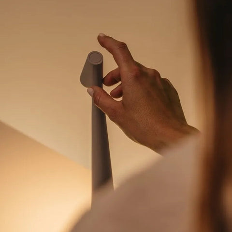 Lampa Stołowa Kalem LED | Bezprzewodowa Lampa Designerska | Minimalistyczne Oświetlenie USB