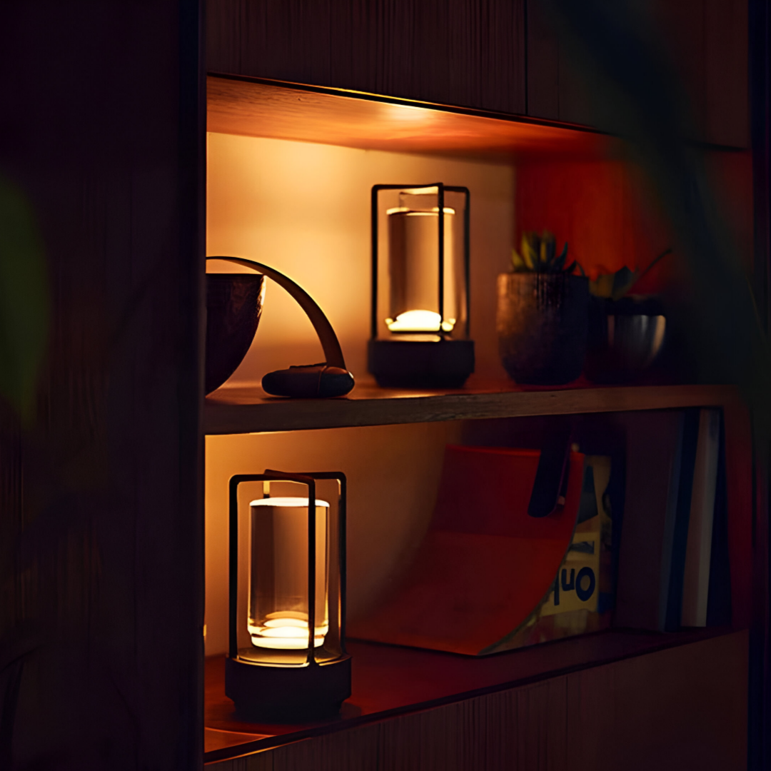 Lampa Aurea | Lampka stołowa LED | Elegancka forma latarni z metalowym wykończeniem