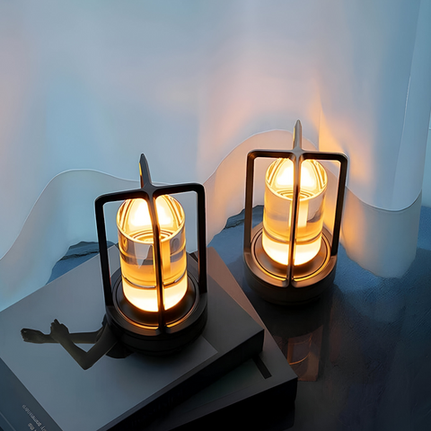 Lampa Aurea | Lampka stołowa LED | Elegancka forma latarni z metalowym wykończeniem