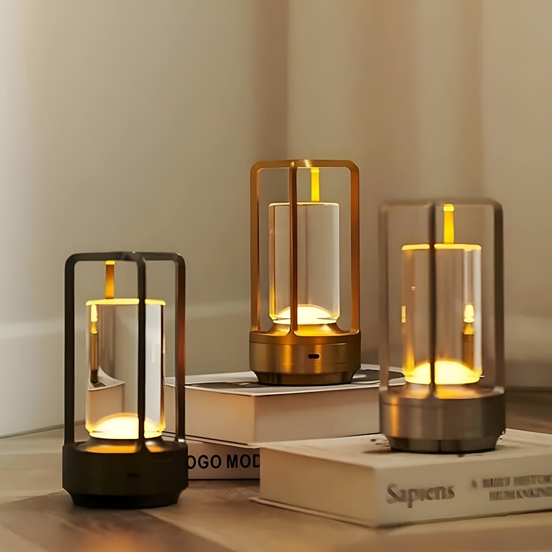Lampa Aurea | Lampka stołowa LED | Elegancka forma latarni z metalowym wykończeniem